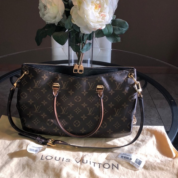 Louis Vuitton Handbags - Louis Vuitton Pallas Noir MM SOLD!!